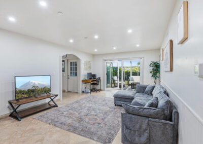 A living room at Newport Heights